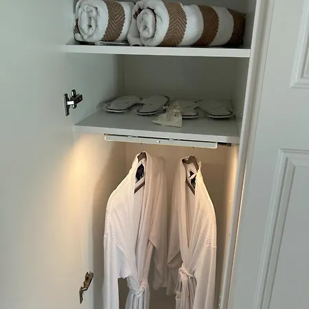 Village Retreat - Sleeps 6 - Wood Stove Дом отдыха