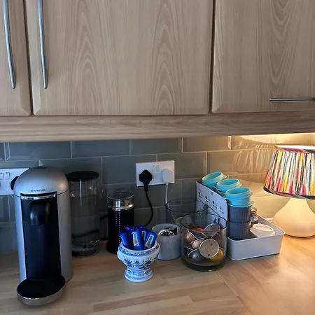 Σπίτι διακοπών Village Retreat - Sleeps 6 - Wood Stove *
