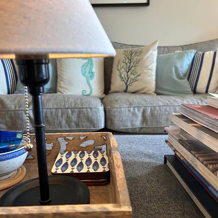 Village Retreat - Sleeps 6 - Wood Stove