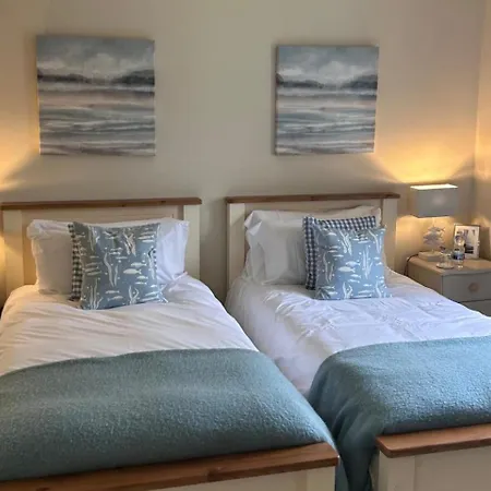Ferienhaus Village Retreat - Sleeps 6 - Wood Stove An Coireán